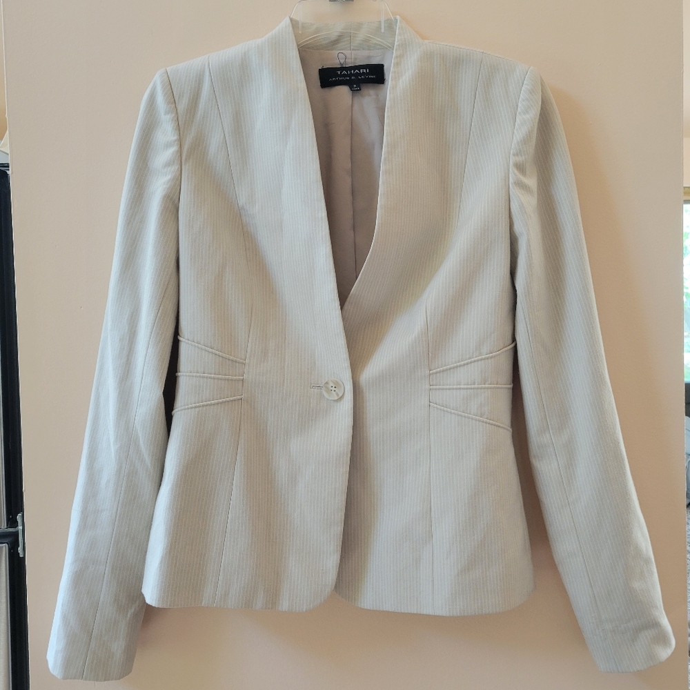 Tahari Cream / Linen-colored Professional Blazer for Office with Button & Lining